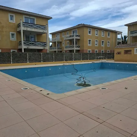 Confort Piscine Parking 아파트 *